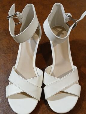 FIONI Clothing White Crisscross Ankle-Strap Sandals